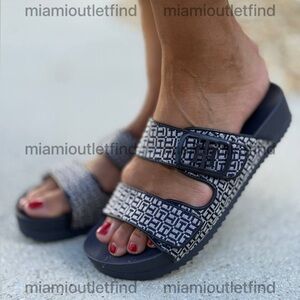 Tommy Hilfiger Women’s Logo Sandals Size 8 New